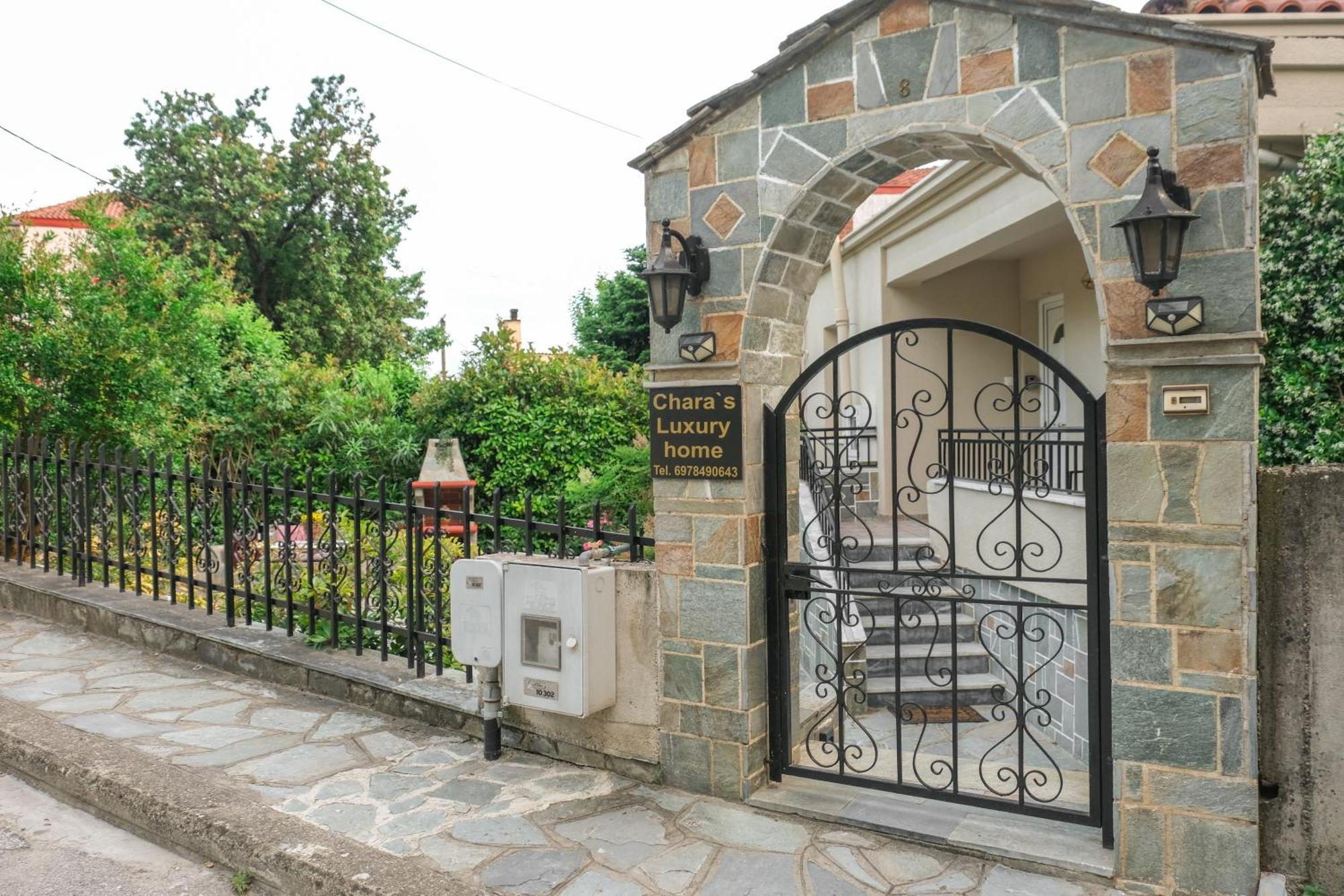 Chara'S Luxury Home Kalampáka Luaran gambar