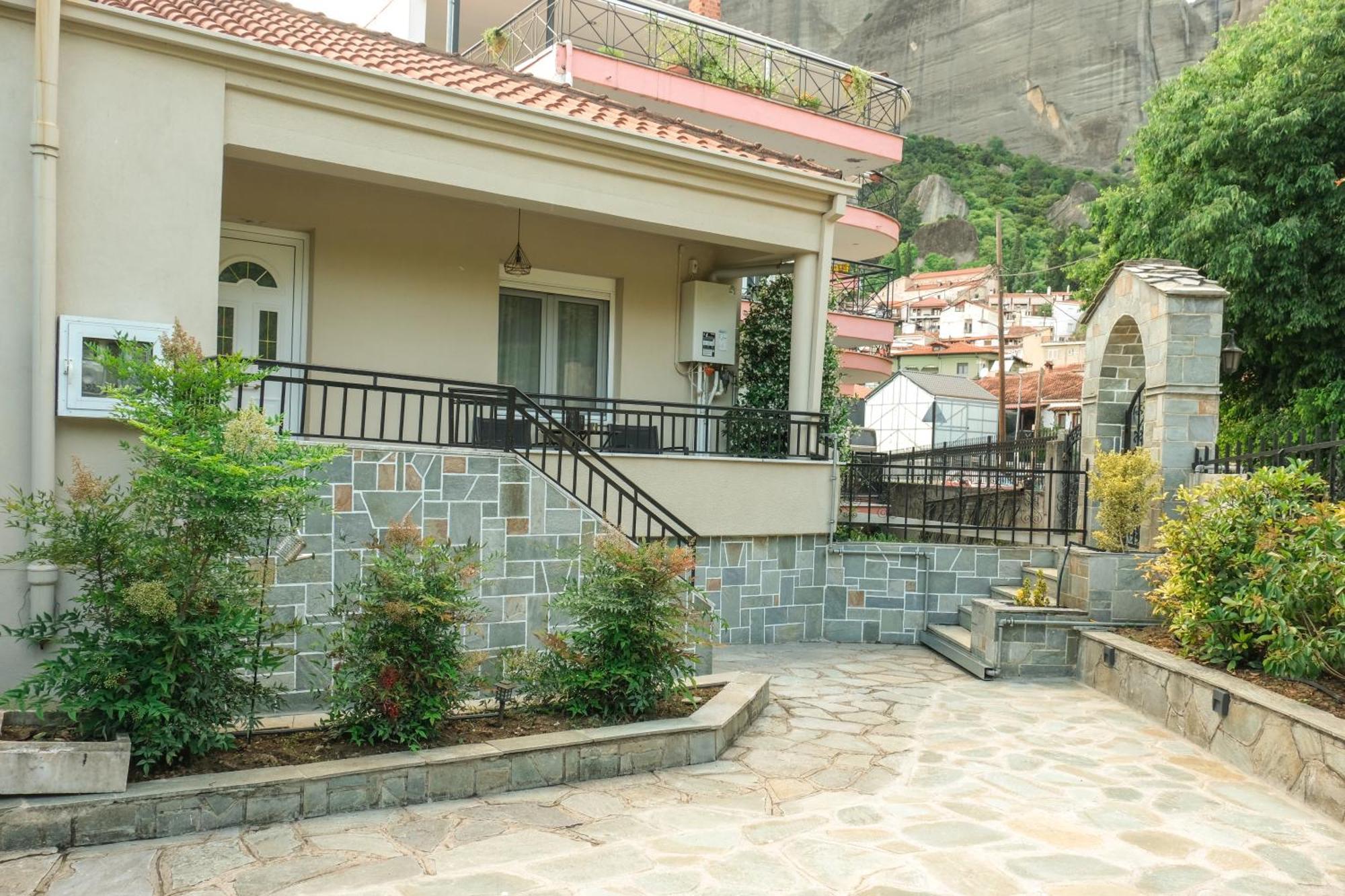 Chara'S Luxury Home Kalampáka Luaran gambar
